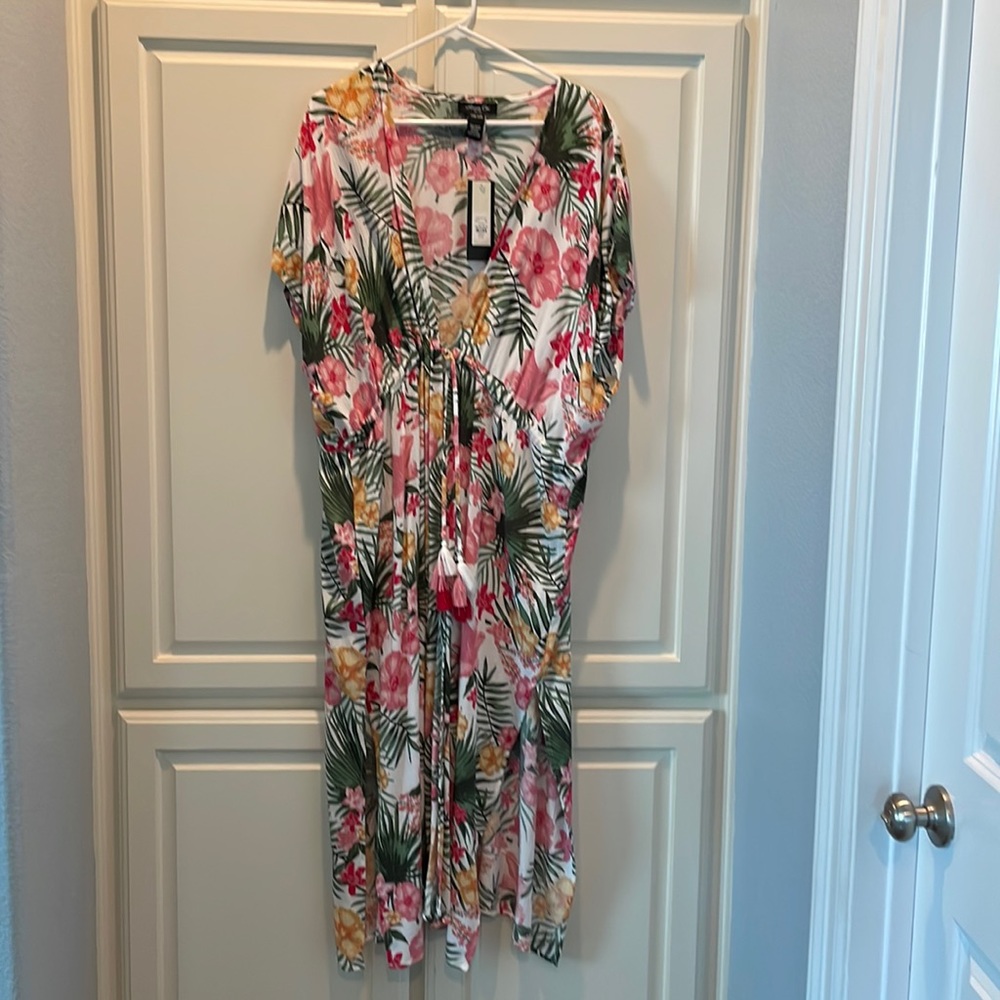 Beautiful Hawaiian print cover up or over layer one size fits all